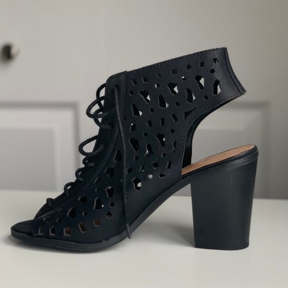 Black Heels - Picture 4 of 4